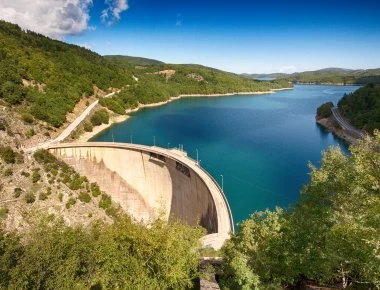 Το μακάβριο μυστικό που βρίσκεται κρυμμένο εδώ και 58 χρόνια στον πυθμένα της ειδυλλιακής λίμνης Πλαστήρα